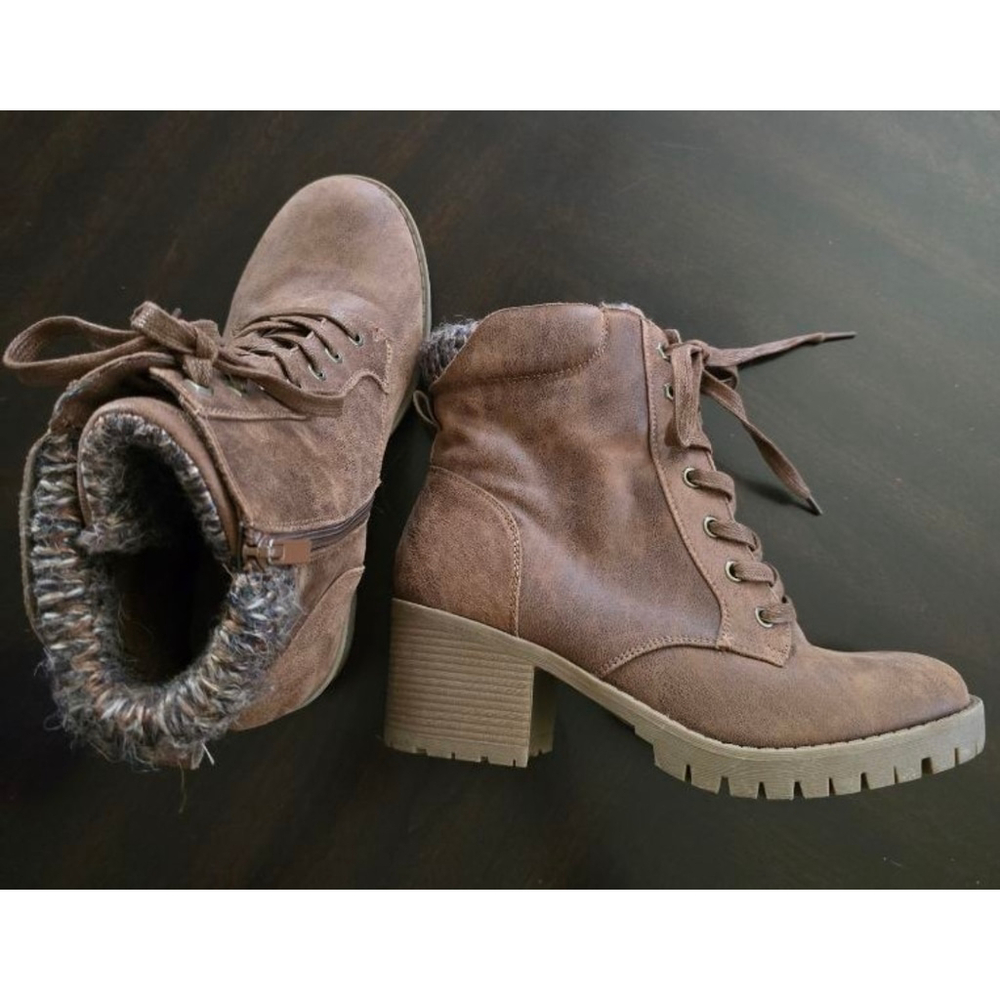Women's Torrid Brown Lace Up Sweater Trim Boots Size 10 Cabincore Gorpcore wide